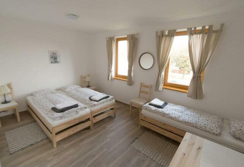 פנסיון Kun Pista Vendégház Iii