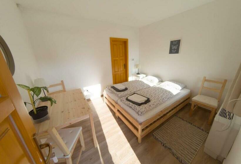 פנסיון Kun Pista Vendégház Iii