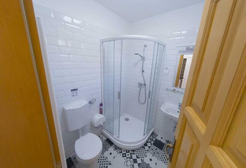 פנסיון Kun Pista Vendégház Iii