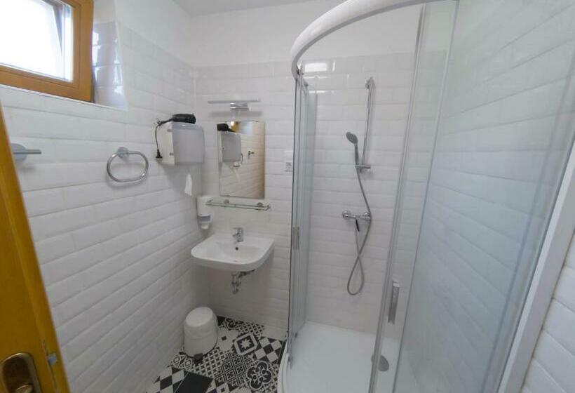 פנסיון Kun Pista Vendégház Iii