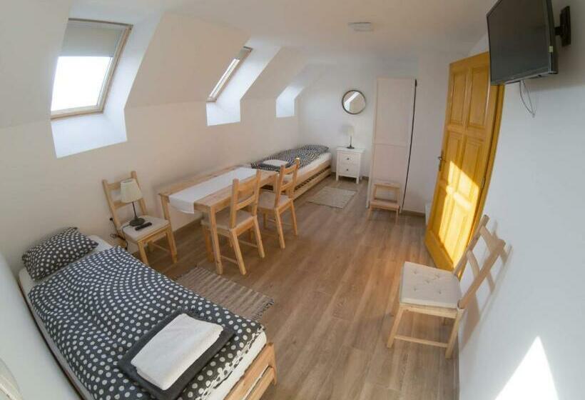 פנסיון Kun Pista Vendégház Iii