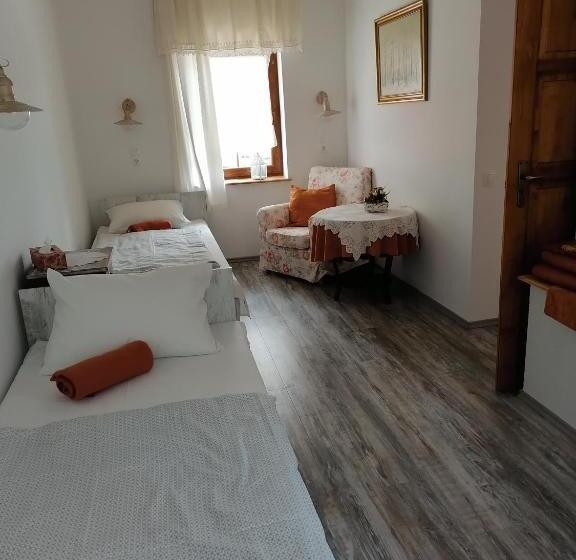 بنسيون Míves Vendégház