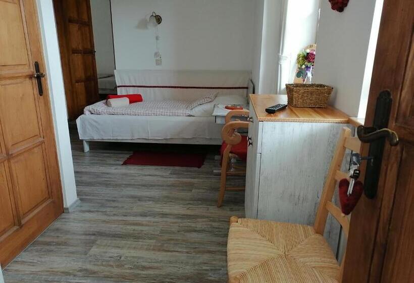 بنسيون Míves Vendégház