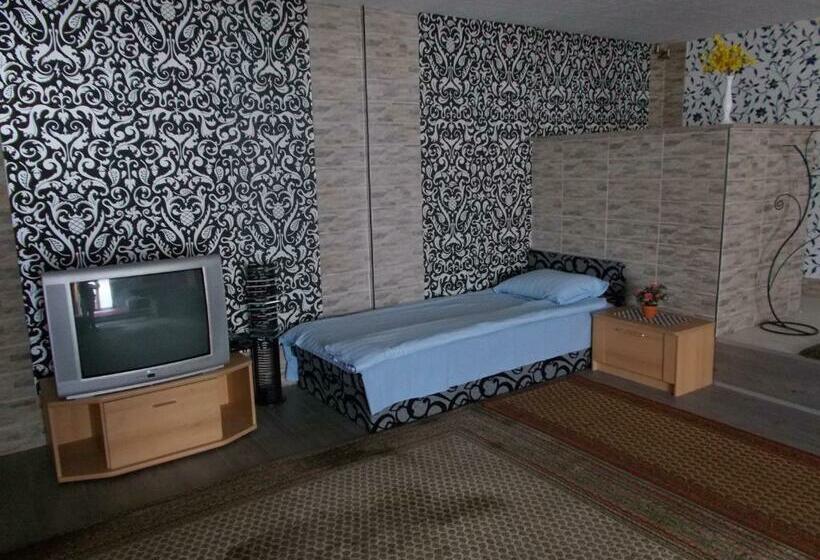 بنسيون Sárkeszi Vendégszálló