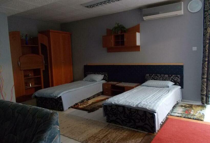 بنسيون Sárkeszi Vendégszálló