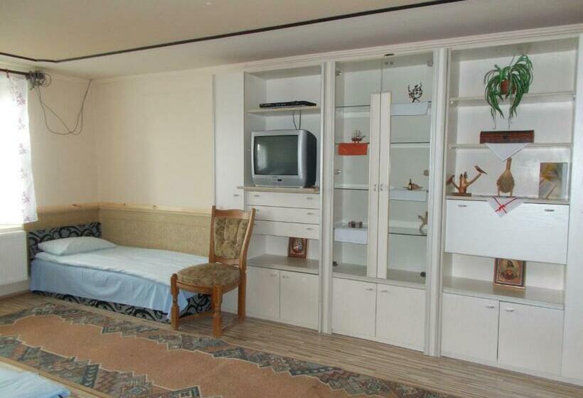 بنسيون Sárkeszi Vendégszálló