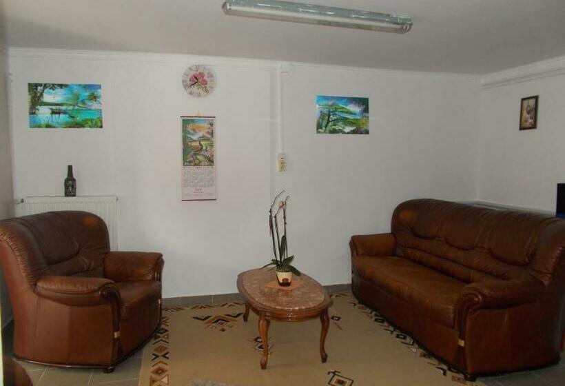 بنسيون Sárkeszi Vendégszálló