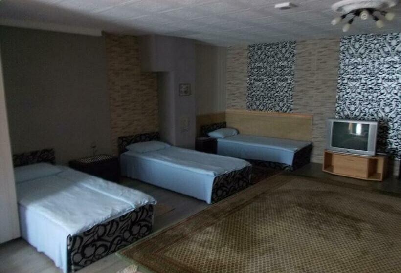 بنسيون Sárkeszi Vendégszálló