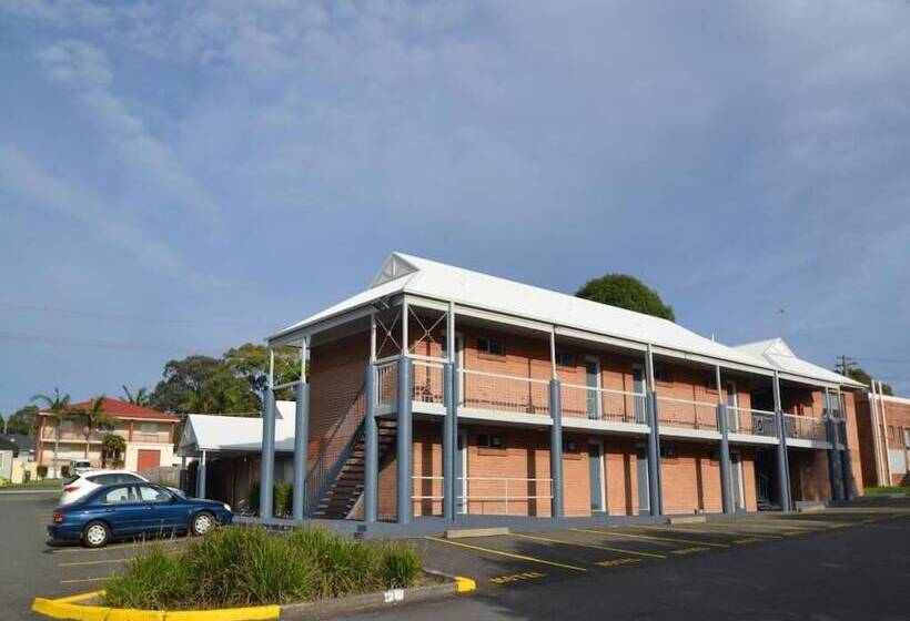 The Oaks Hotel Motel