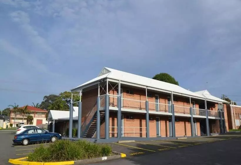 The Oaks Hotel Motel