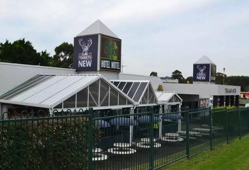 The Oaks Hotel Motel