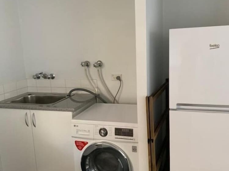 The Oaks Hotel Motel