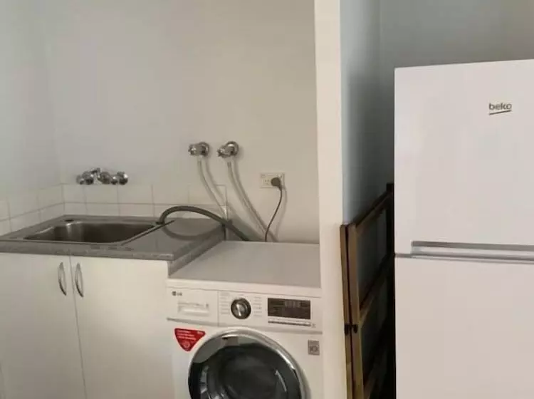 The Oaks Hotel Motel