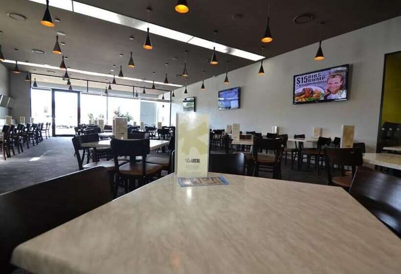 The Oaks Hotel Motel