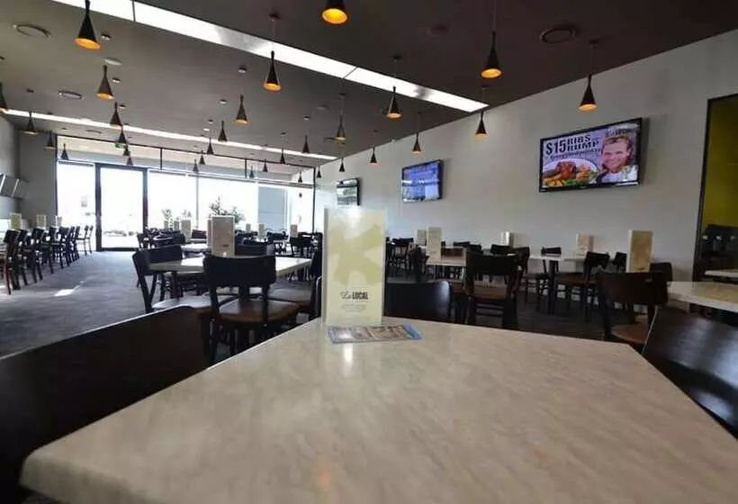 The Oaks Hotel Motel