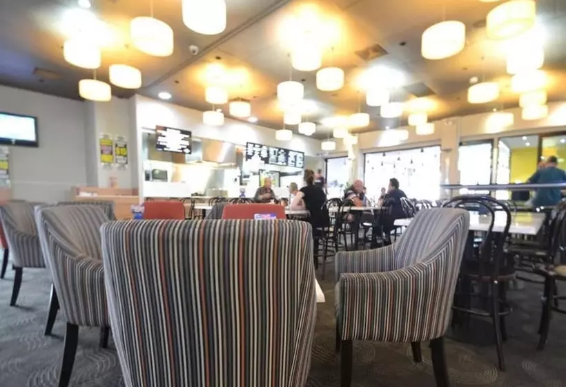 The Oaks Hotel Motel