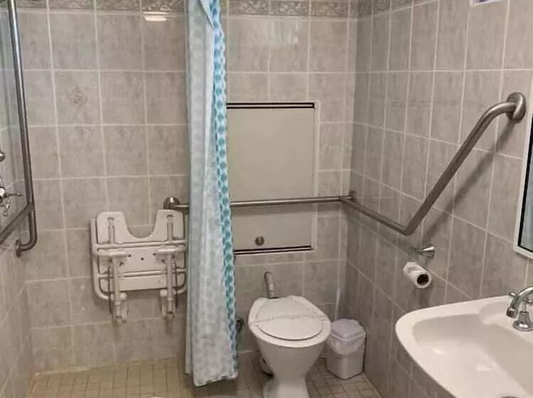 The Oaks Hotel Motel