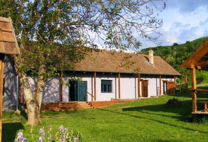 ユースホステル Bakancstanya