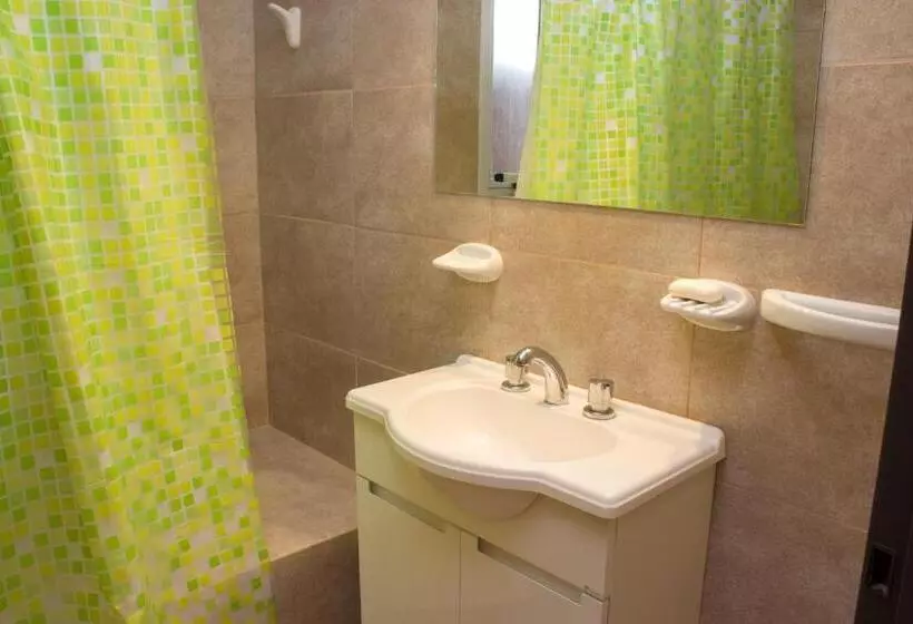 ユースホステル Cabañas Rosaverde
