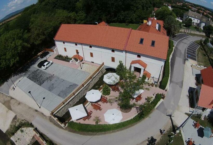 住宿加早餐  Bak Vendéglő