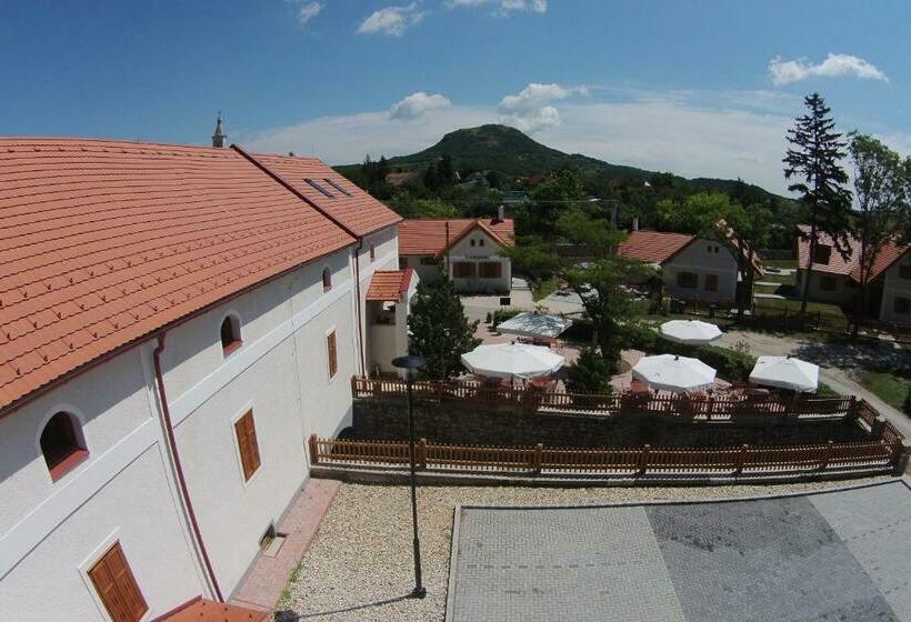 住宿加早餐  Bak Vendéglő