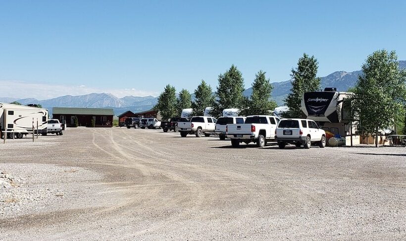 Wolf Den Log Cabin Motel And Rv Park