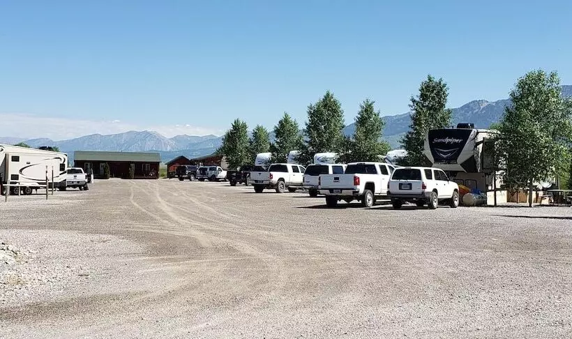 Wolf Den Log Cabin Motel And Rv Park