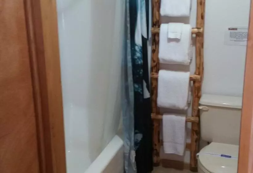 Wolf Den Log Cabin Motel And Rv Park