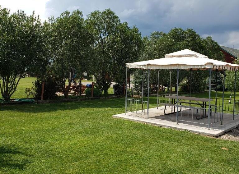 Wolf Den Log Cabin Motel And Rv Park