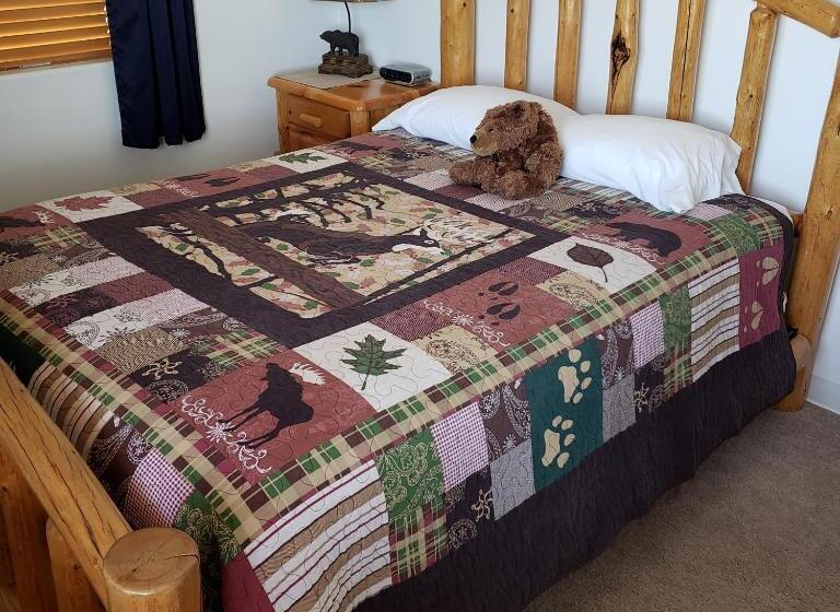 Wolf Den Log Cabin Motel And Rv Park