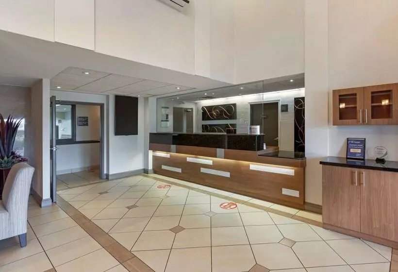 酒店 Best Western Plus Burlington Inn & Suites