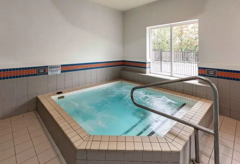 酒店 Best Western Plus Burlington Inn & Suites