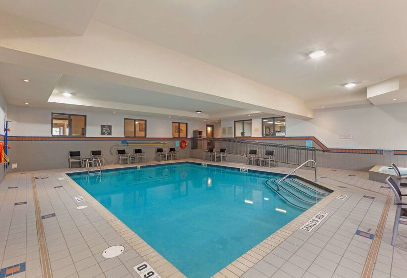ホテル Best Western Plus Burlington Inn & Suites