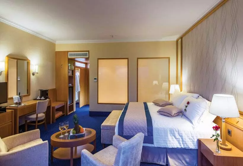 Constantinou Bros Athena Royal Beach