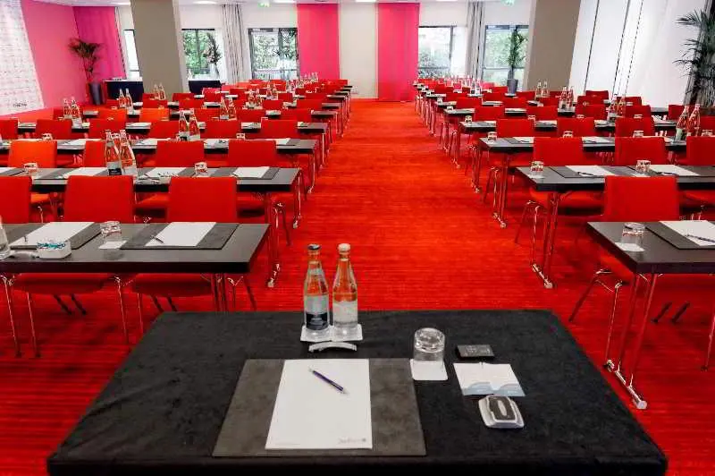 هتل Doubletree By Hilton Paris Boulogne