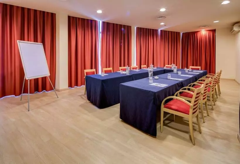 هتل Holiday Inn Express Parma, An Ihg