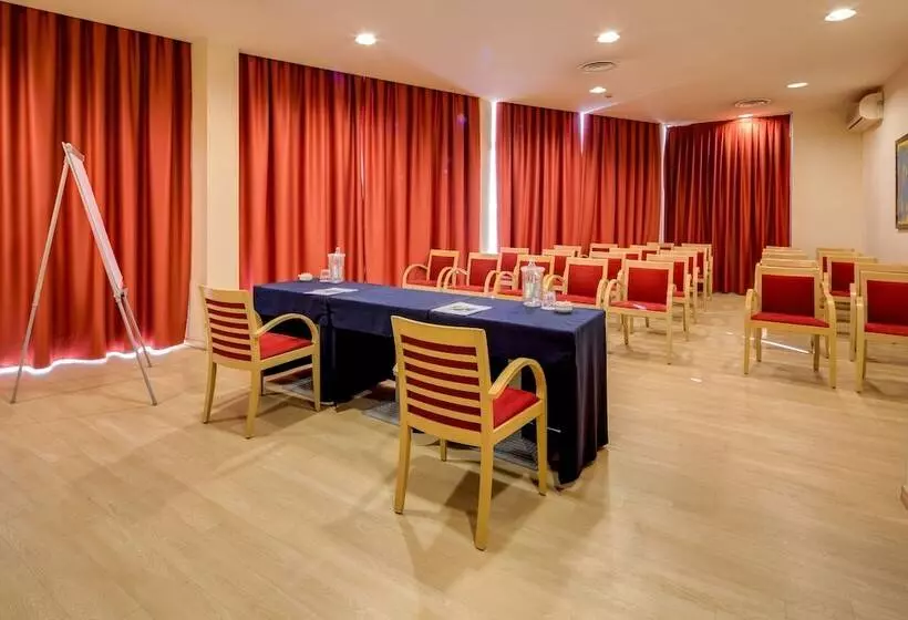 هتل Holiday Inn Express Parma, An Ihg