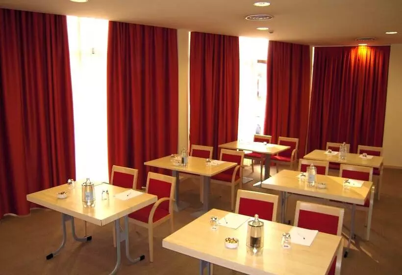 هتل Holiday Inn Express Parma, An Ihg