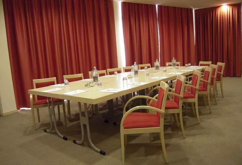 هتل Holiday Inn Express Parma, An Ihg