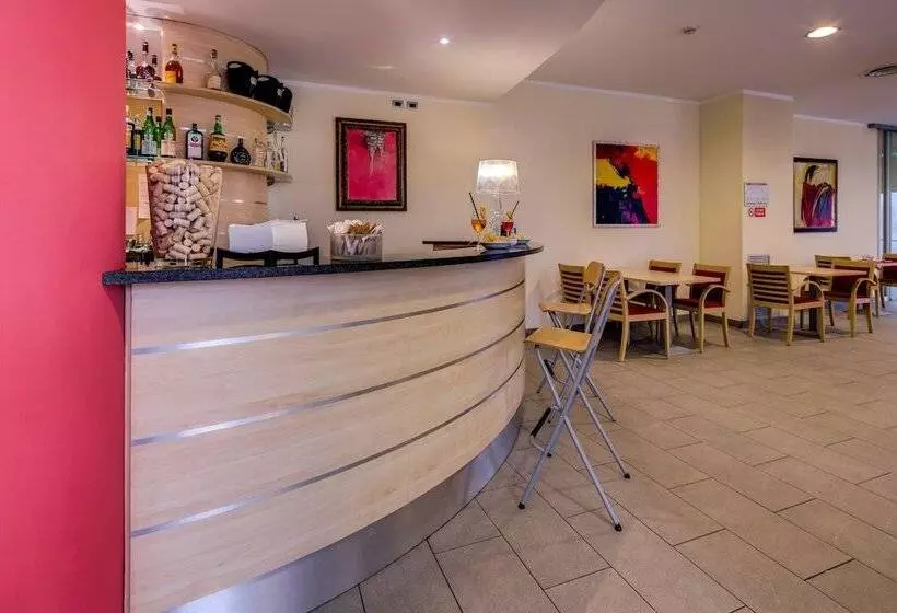 هتل Holiday Inn Express Parma, An Ihg