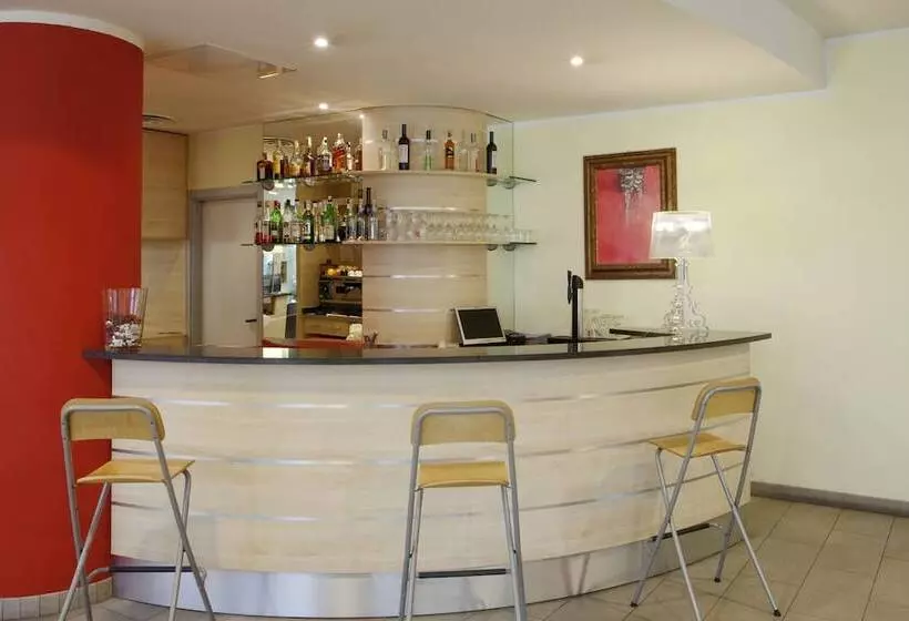 هتل Holiday Inn Express Parma, An Ihg