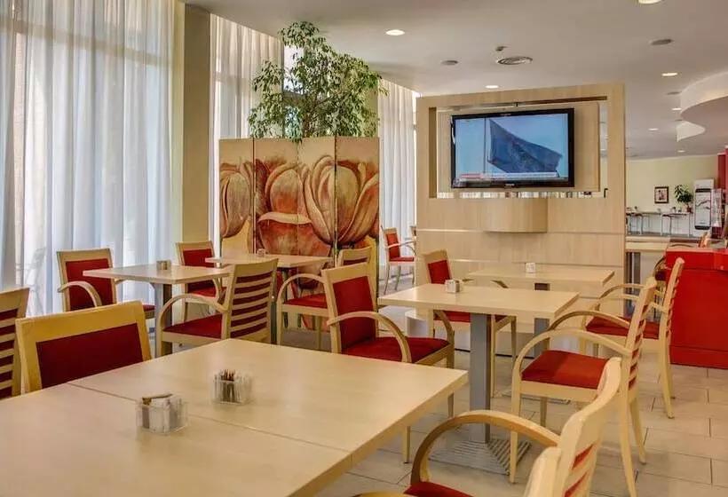 هتل Holiday Inn Express Parma, An Ihg