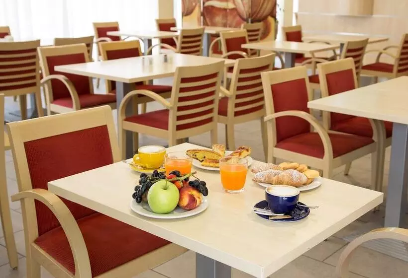 هتل Holiday Inn Express Parma, An Ihg