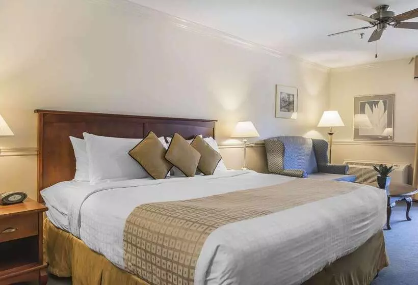 Inn On The Lake, Ascend Hotel Collection