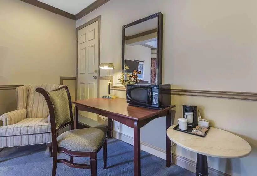 Inn On The Lake, Ascend Hotel Collection