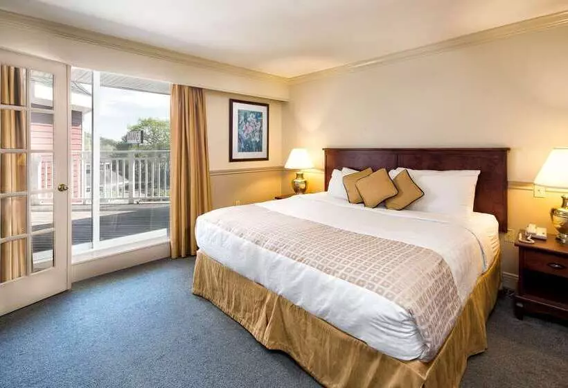 Inn On The Lake, Ascend Hotel Collection