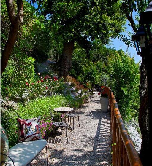 Сельский отель Borgo Tre Rose