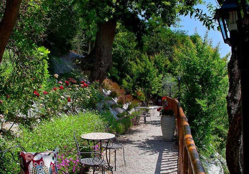 Сельский отель Borgo Tre Rose