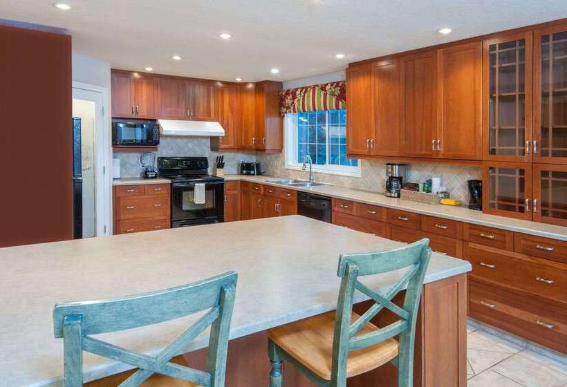 فندق Super 8 By Wyndham Cochrane