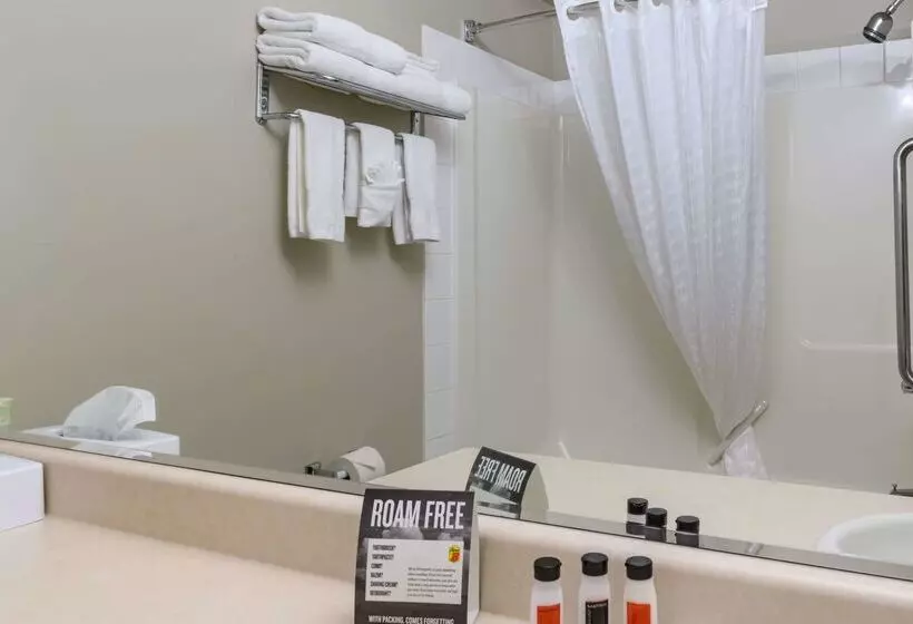 酒店 Super 8 By Wyndham Cochrane